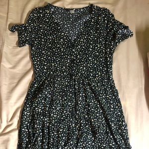 nwot h&m black floral dress w/ button closure